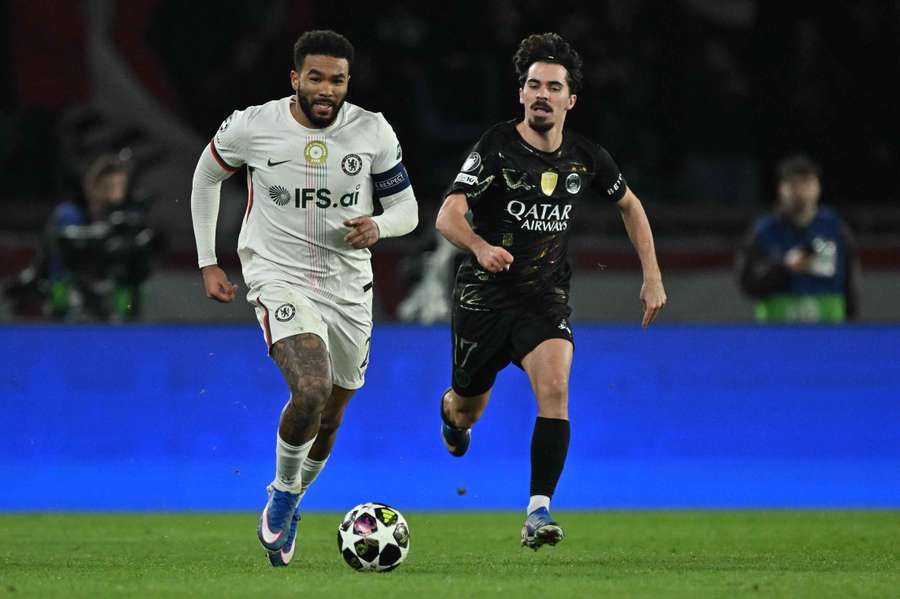 Reece James (Chelsea) e Vitinha (PSG) deverão reencontrar-se na 2.ª mão dos oitavos de final da "Champions"