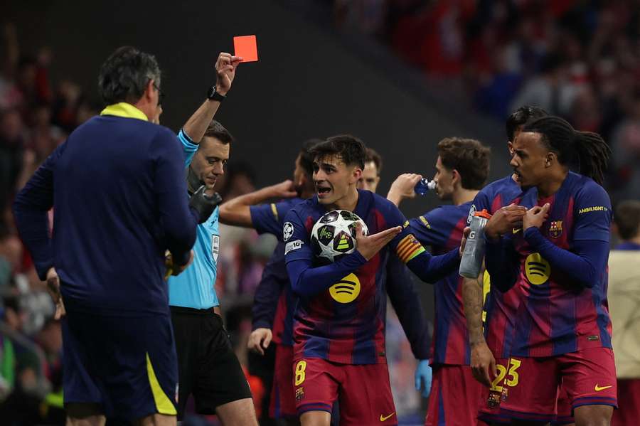 Rote Karte gegen Eric: Eine spielentscheidende Szene?