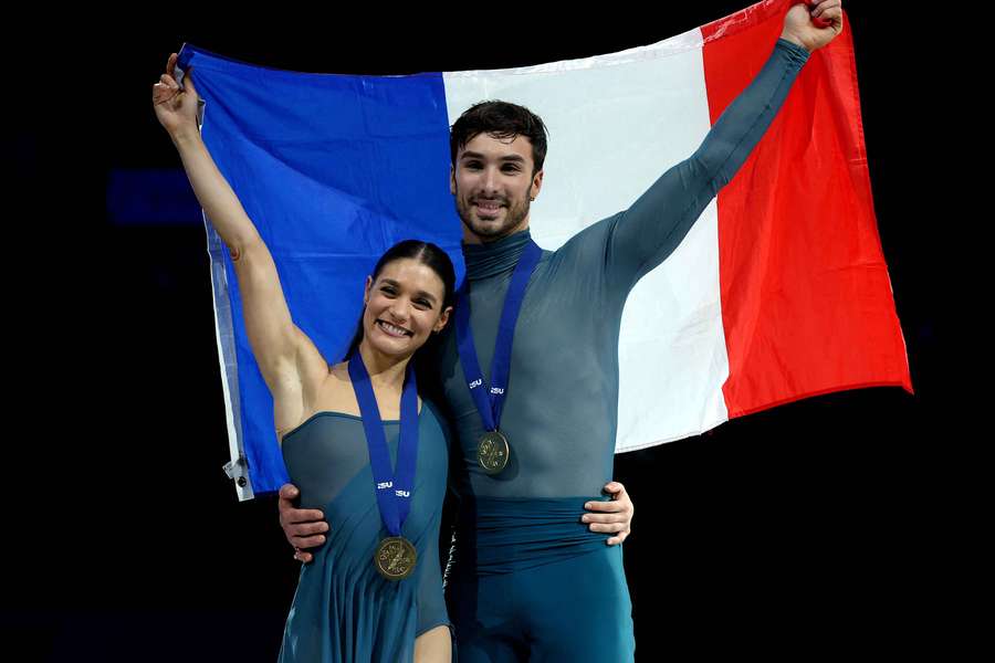 Guillaume Cizeron et Laurence Fournier Beaudry en mission.