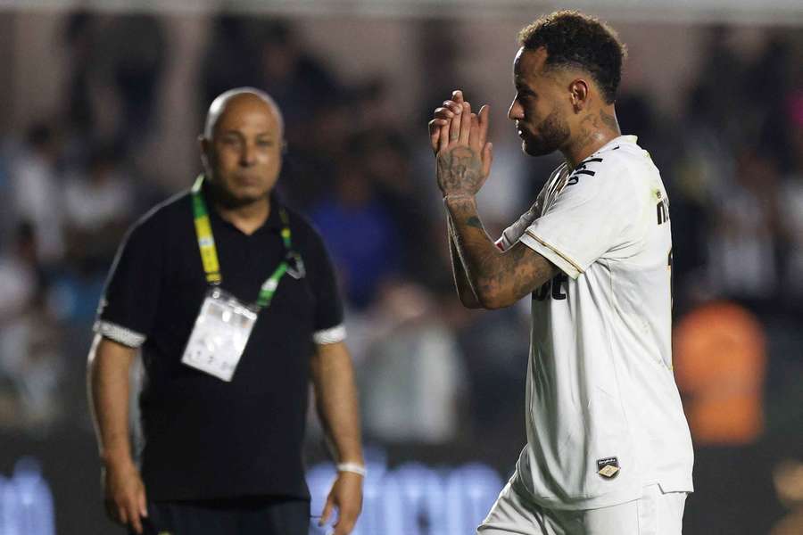 Neymar applauds fans Neymar applauds fans