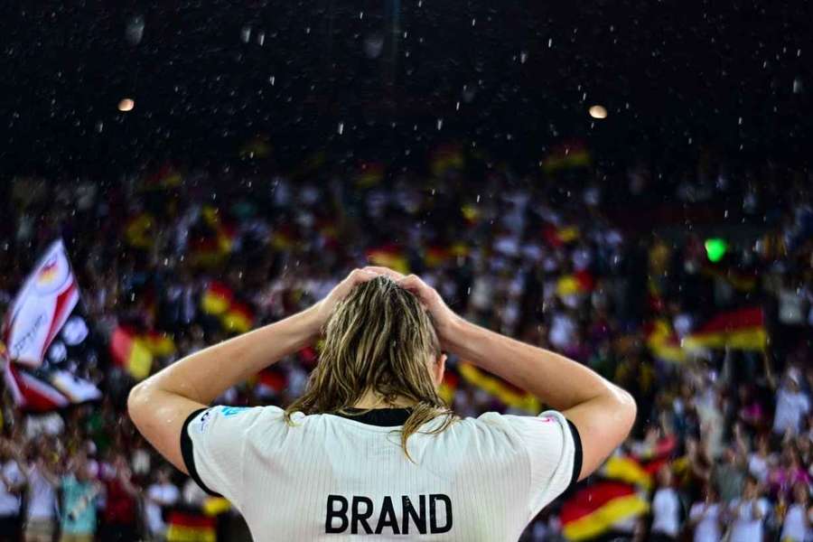 Jule Brand nach dem Ausscheiden im Halbfinale der Frauen-EM 2025