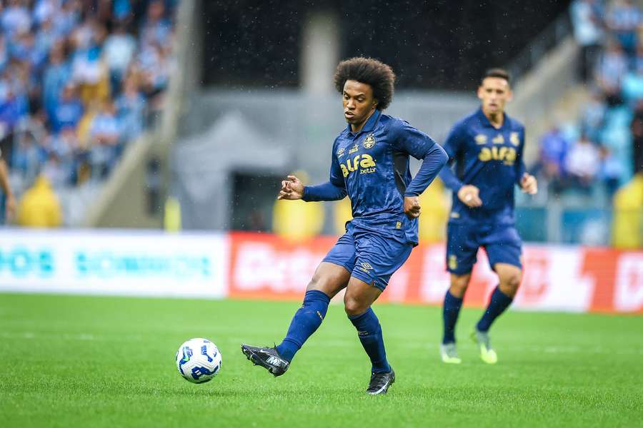 Willian saiu machucado em Grêmio x Vitória