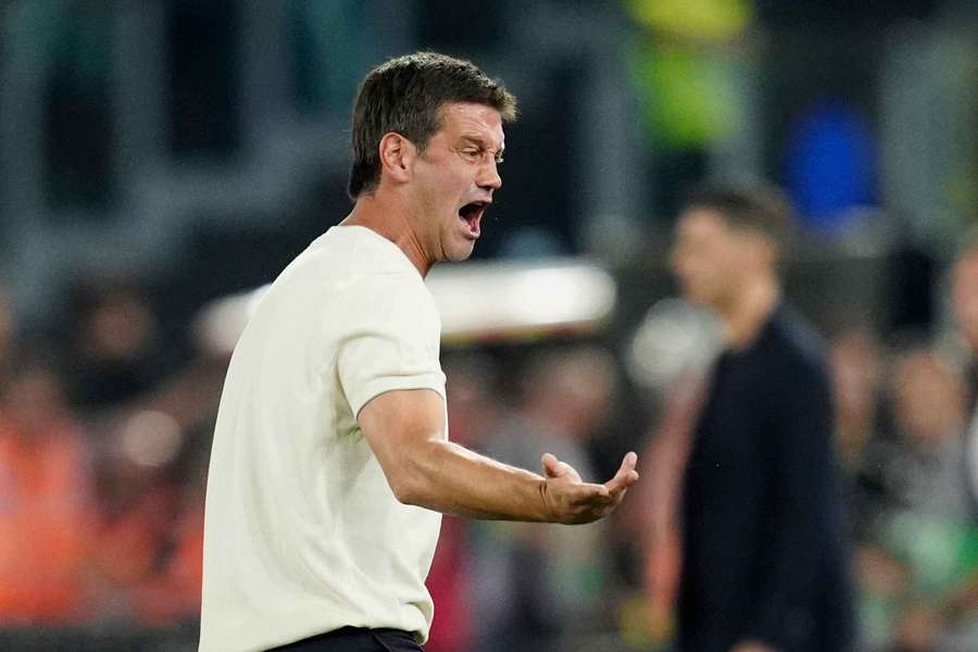 Chivu podczas meczu z AS Romą. Chivu podczas meczu z AS Romą.