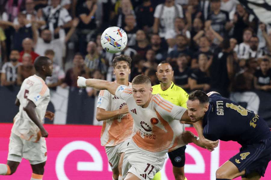 Artem Dovbyk durante la gara contro la Juventus