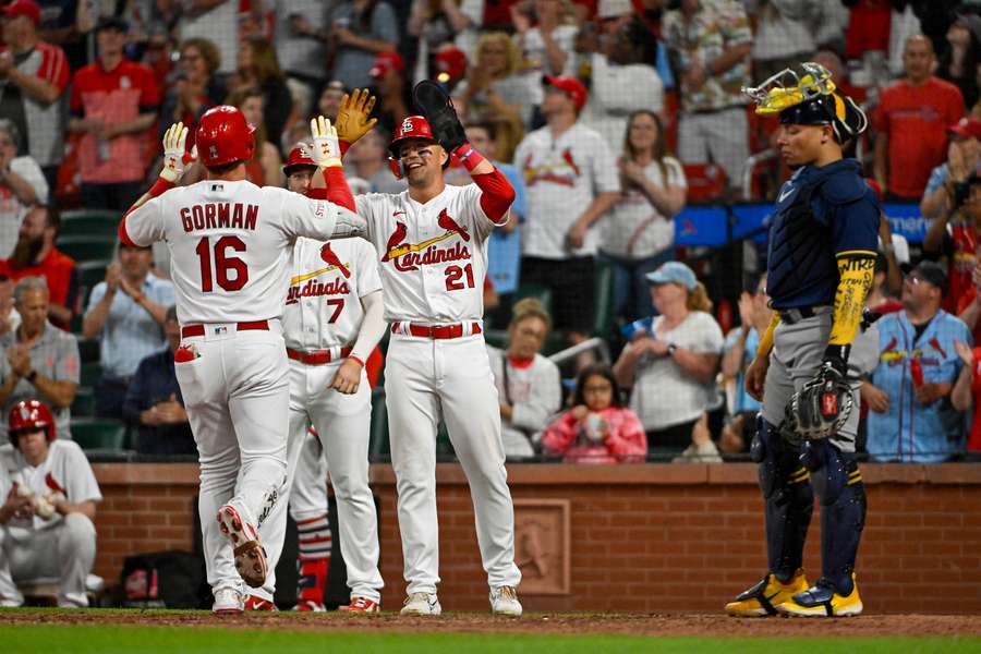 Cardinals blitz Brewers 18-1