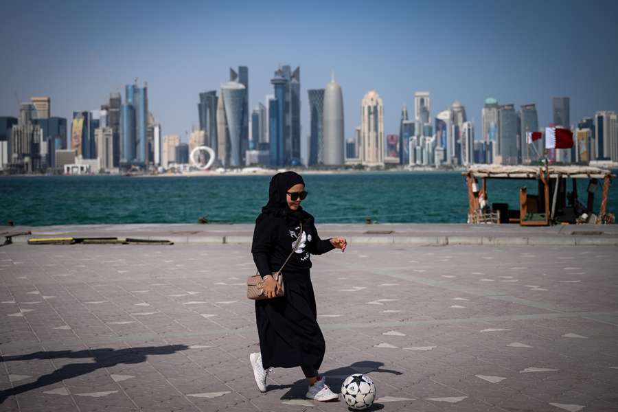 Przez długi czas kobietom w Katarze skutecznie odmawiano udziału w meczach piłki nożnej.
