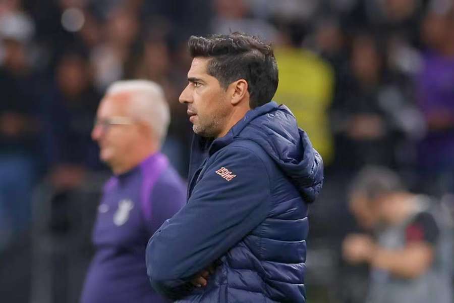 O treinador alviverde não bate o rival há três jogos