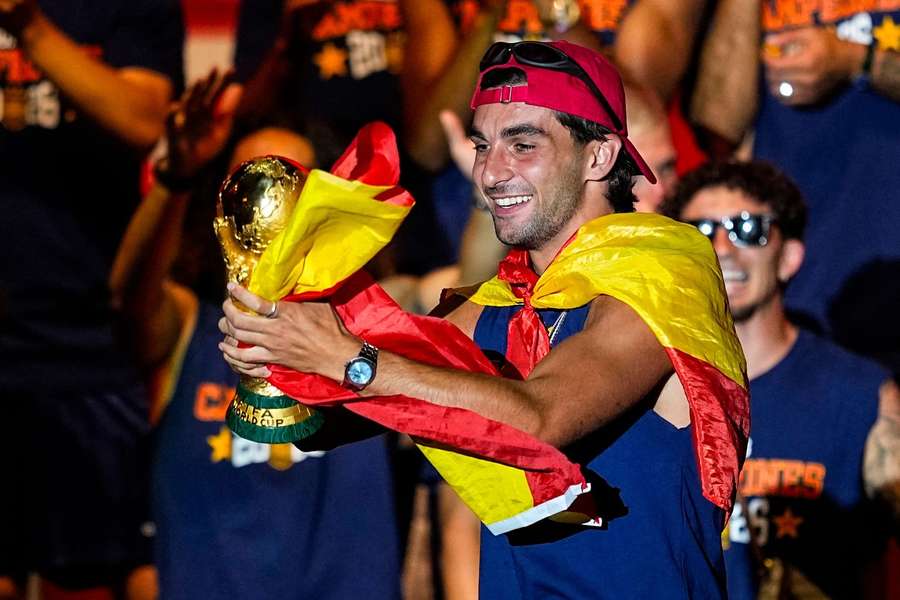 Ferran Torres celebrates on stage during Spain's World Cup celebrations Ferran Torres celebrates on stage during Spain's World Cup celebrations