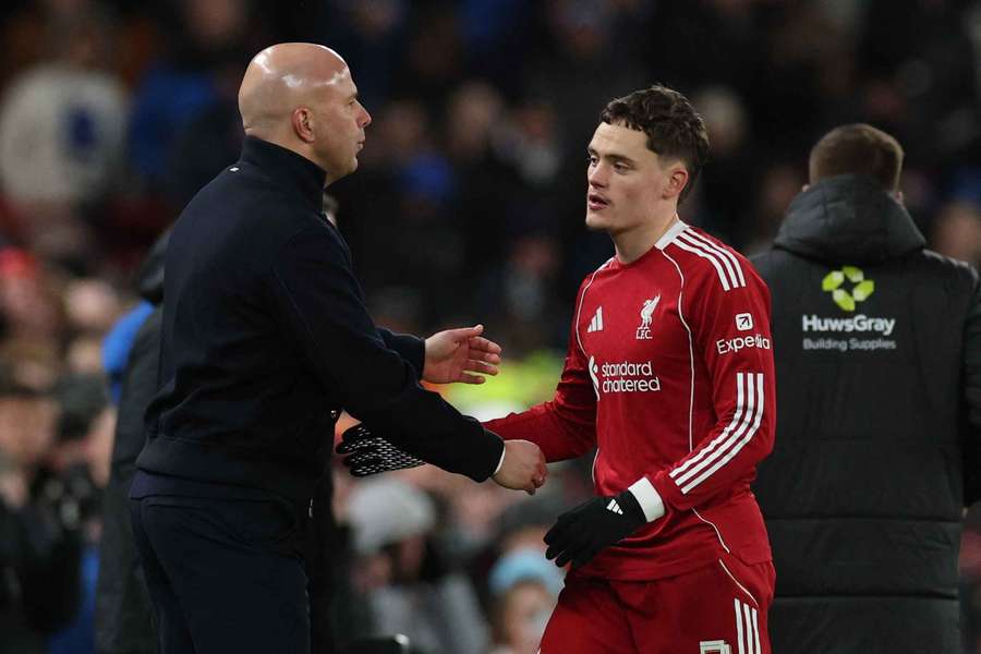 Arne Slot com Florian Wirtz