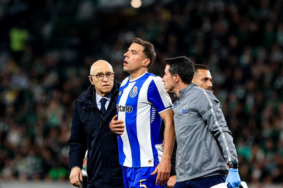 Porażka Porto w pierwszym meczu półfinałowym PP. Uraz Bednarka, grali Kiwior i Pietuszewski Porażka Porto w pierwszym meczu półfinałowym PP. Uraz Bednarka, grali Kiwior i Pietuszewski