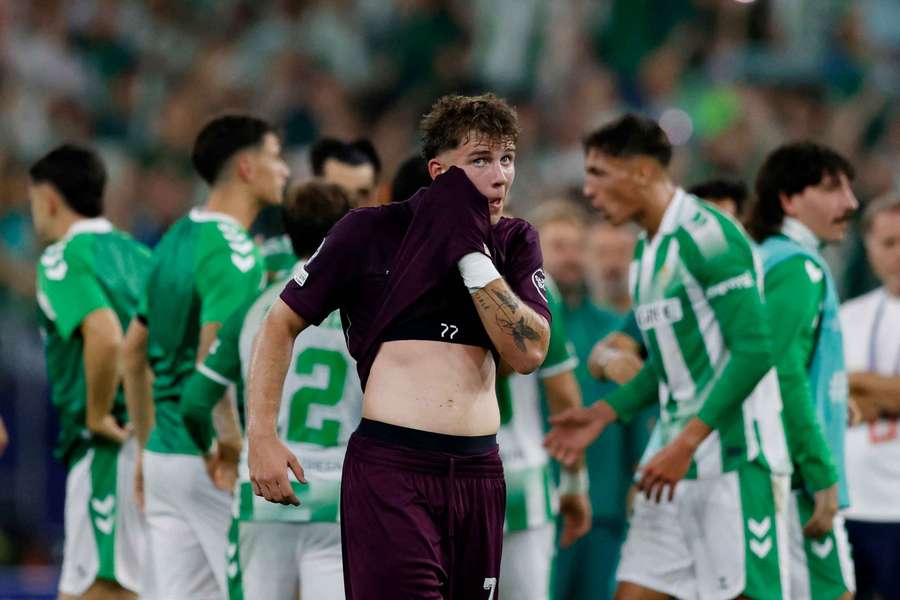Pietuszewski debiutuje w Lidze Mistrzów, ale Porto wraca z Sewilli pokonane Pietuszewski debiutuje w Lidze Mistrzów, ale Porto wraca z Sewilli pokonane