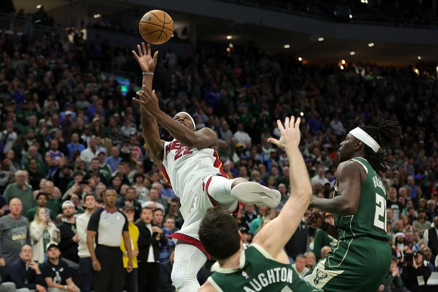 L'alley-oop di Jimmy Butler