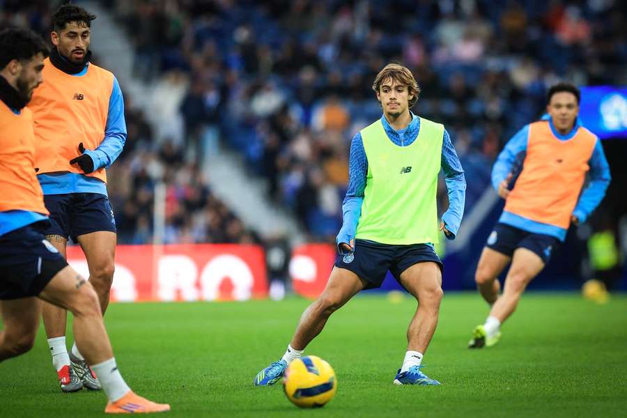 Rodrigo Mora fez um golaço no treino