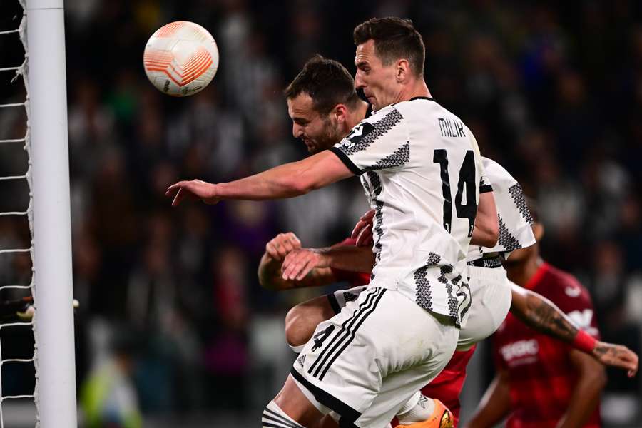 Juventus ratuje remis z Sevillą w ostatnich sekundach meczu, Roma pokonuje Bayer