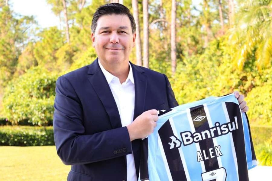 Alex Leitão acusou "roubo" na derrota do Grêmio para o Botafogo