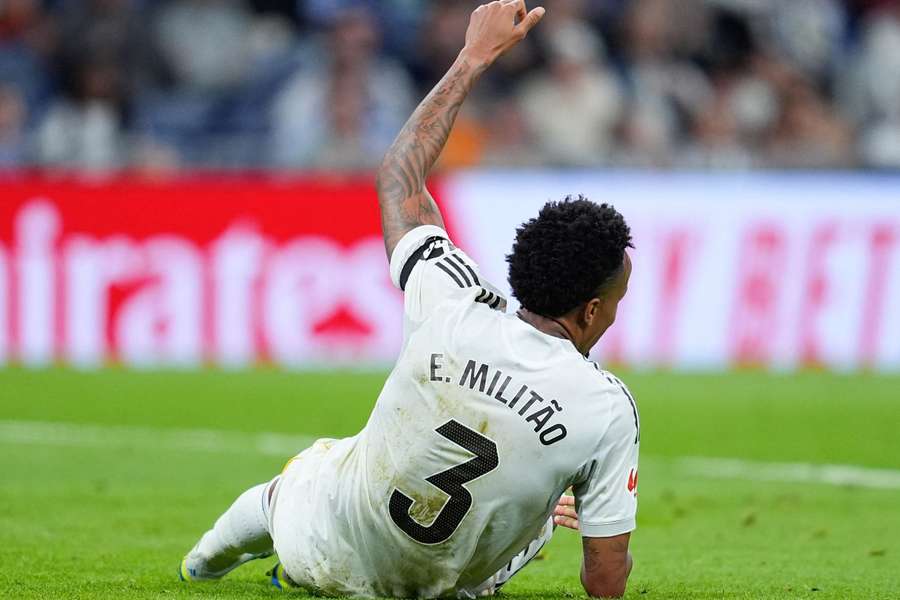 Militão sofreu lesão na coxa em Real Madrid x Alavés