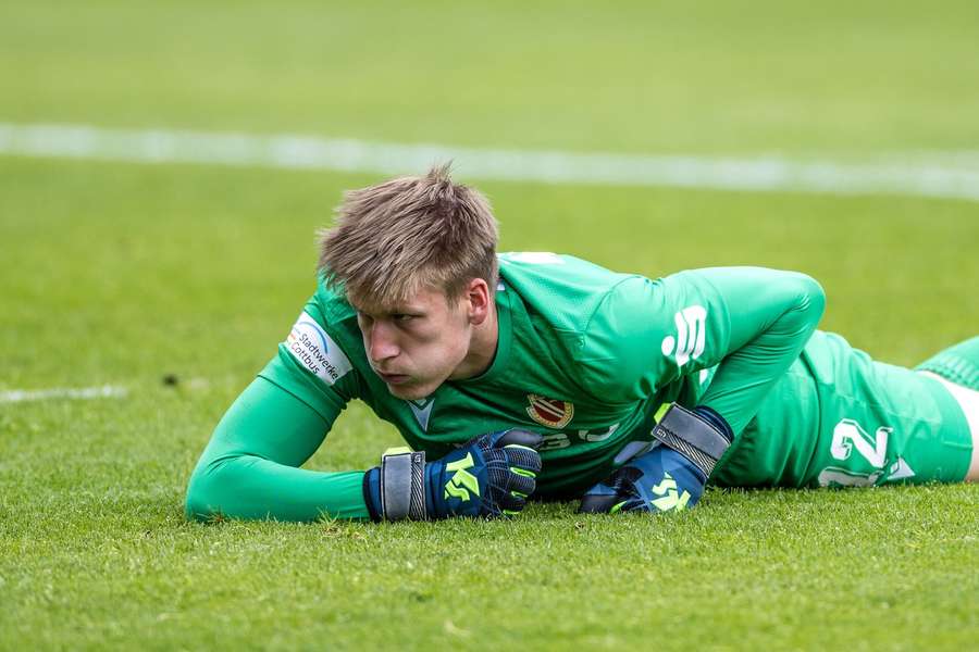 Elias Bethke musste gleich viermal hinter sich greifen.