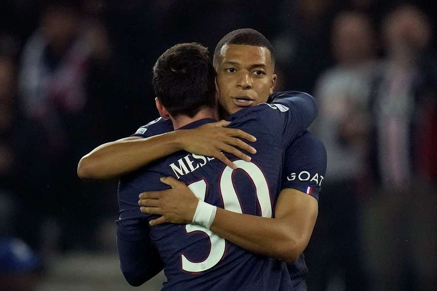 Lionel Messi en Kylian Mbappé samen bij hun clubteam PSG