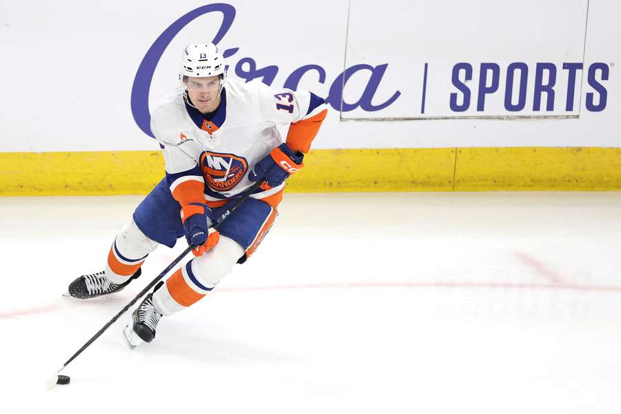 New York Islanders right winger Matthew Barzal handling the puck 