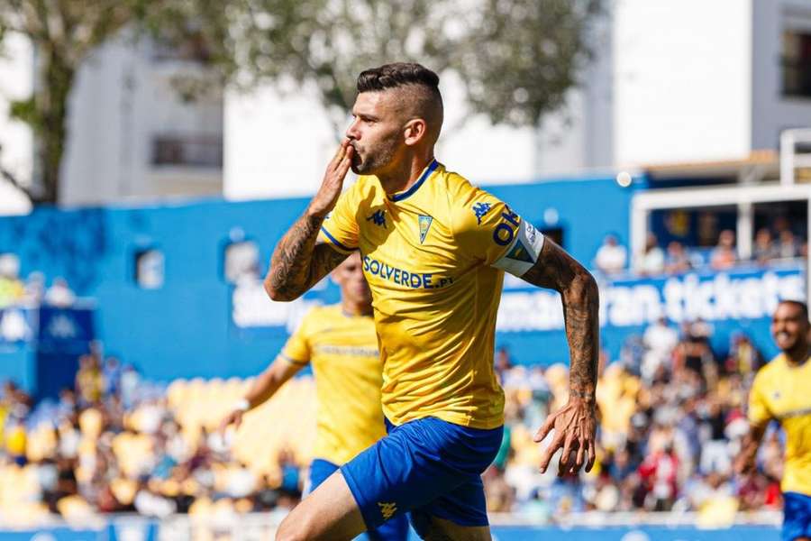 Joãozinho rescindiu com o Estoril após divergências internas