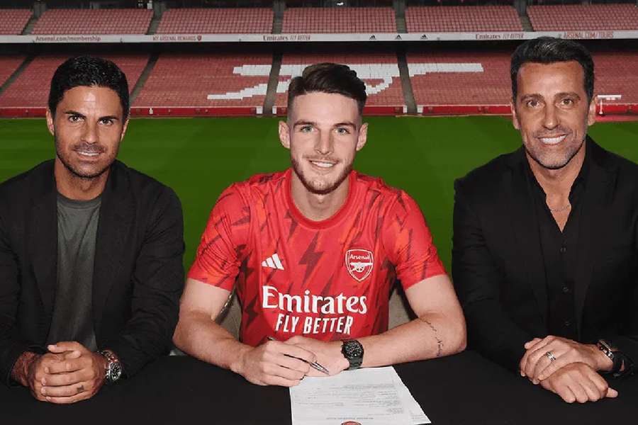 Declan Rice com Mikel Arteta e Edú