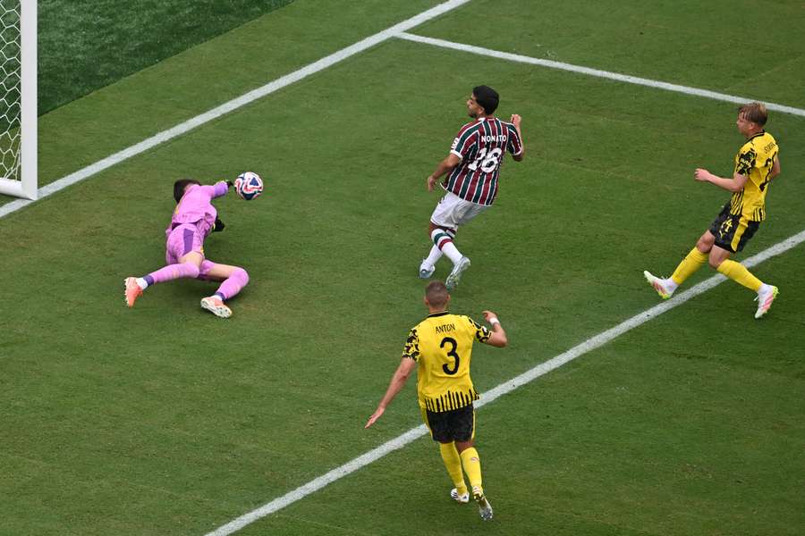 Kobel uratował godność Borussii, która była jedynie tłem dla Fluminense