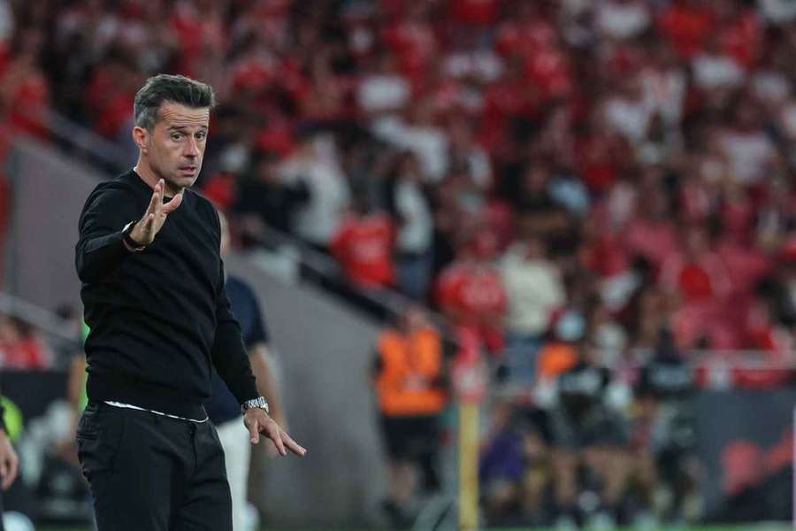 Marco Silva no banco do Benfica Marco Silva no banco do Benfica