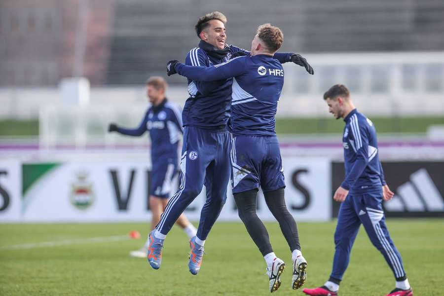 Im Training wird bei den Schalkern gejubelt, zuletzt ja auch immer öfter im Spiel. Wie läuft es gegen Bayer Leverkusen?