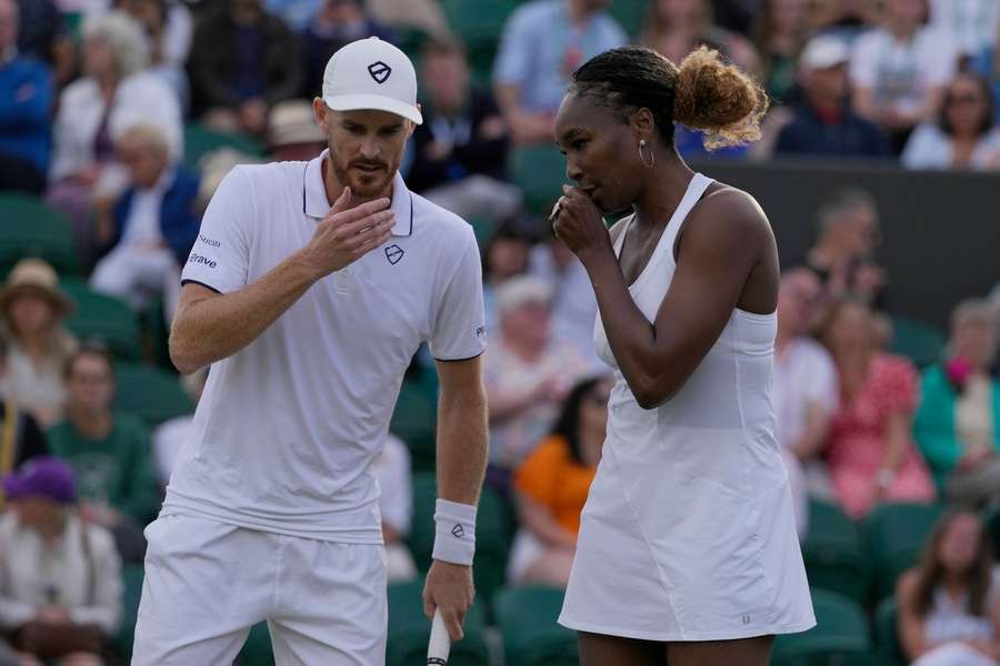 Venus Williamsová a Jamie Murray nestačili na domácí pár O'Mara, Barnettová.