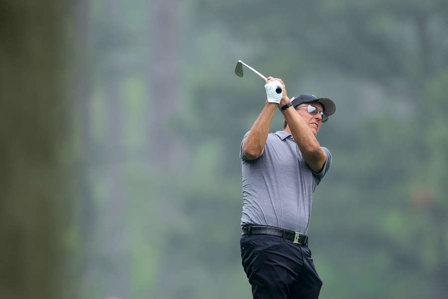 Mickelson playing a practice hole