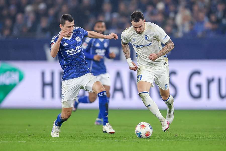 Ron Schallenberg im Zweikampf. Ron Schallenberg im Zweikampf.