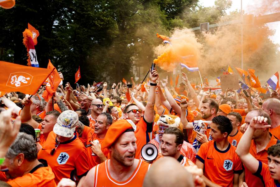 Het Oranjelegioen gedraagt zich dit EK voorbeeldig.