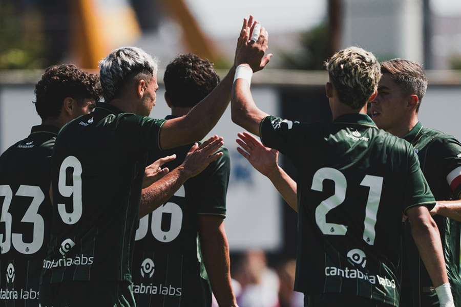 El Racing le da un repaso al Sporting de Gijón El Racing le da un repaso al Sporting de Gijón