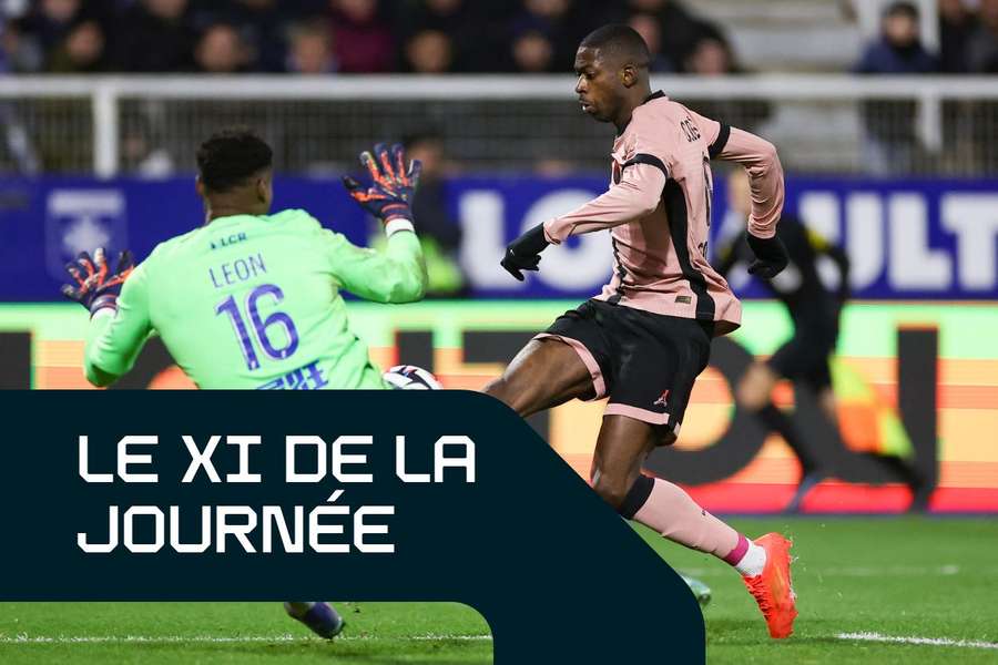 Donovan Léon face à Ousmane Dembélé vendredi.