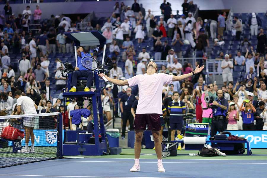 Alexander Zverev sărbătorește calificarea în turul doi la US Open Alexander Zverev sărbătorește calificarea în turul doi la US Open