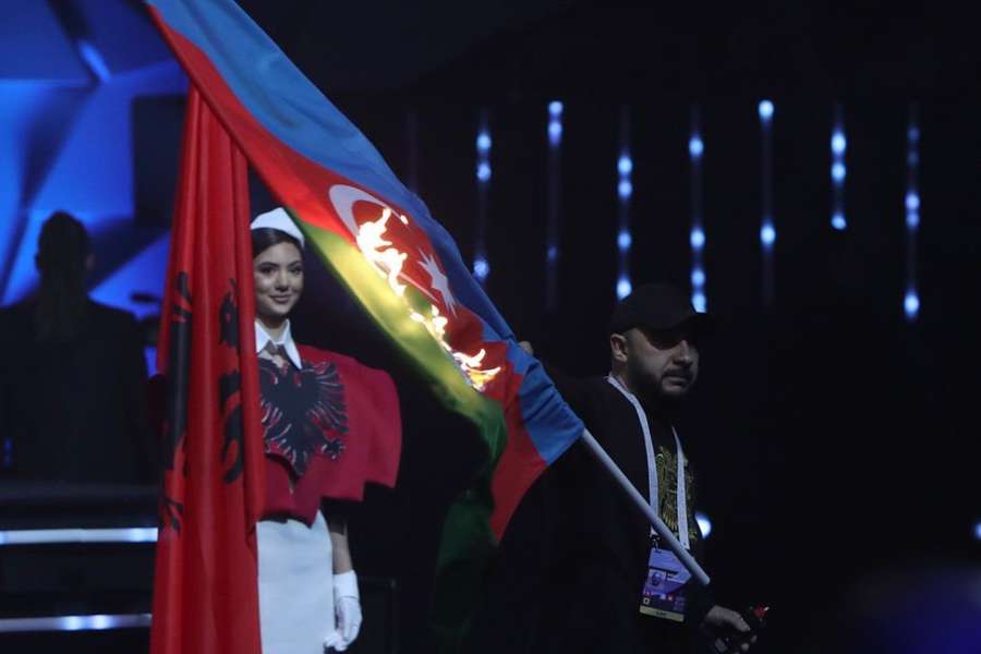 Azerbaiyán se retira de los Europeos de halterofilia en Armenia tras un incidente con su bandera