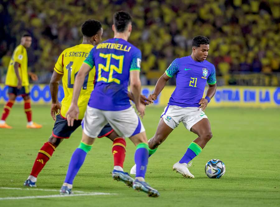 Endrick teve pouco mais de 10 minutos em campo contra a Colômbia