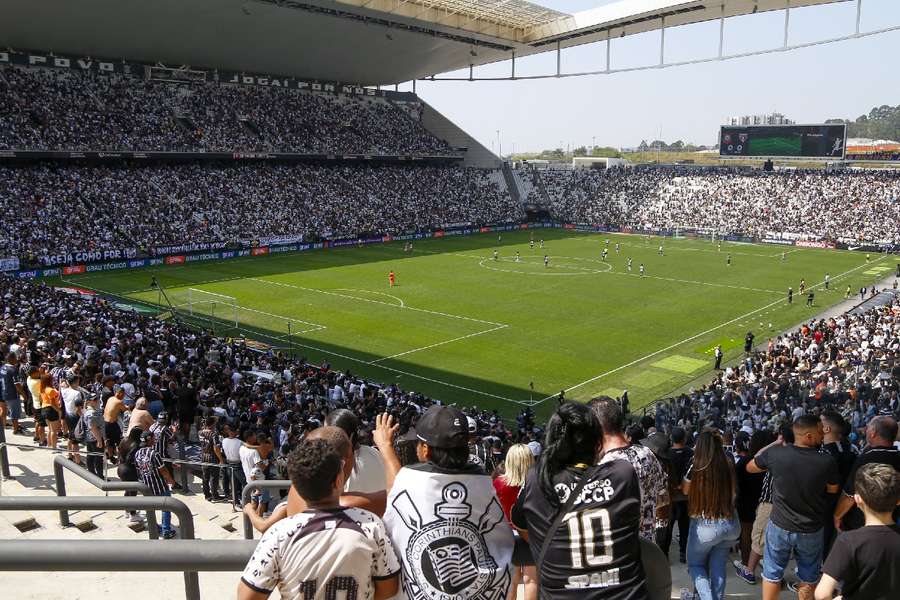 Torcida do Corinthians compareceu em grande número para a final do Brasileirão feminino