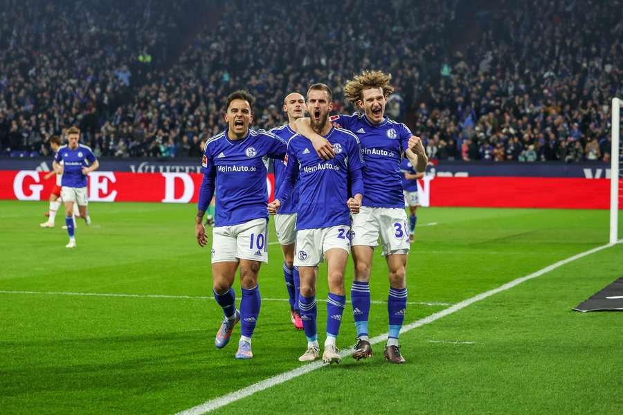 Vitória sobre o Estugarda colocou o Schalke a três pontosdos lugares de manutenção