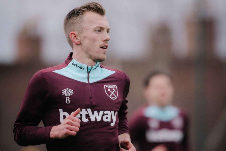 James Ward-Prowse voltou a treinar com o West Ham