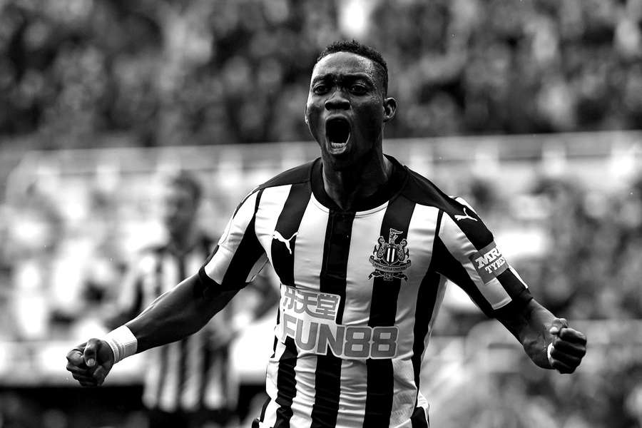 Atsu na het scoren van zijn eerste doelpunt voor Newcastle United op 16 september 2017