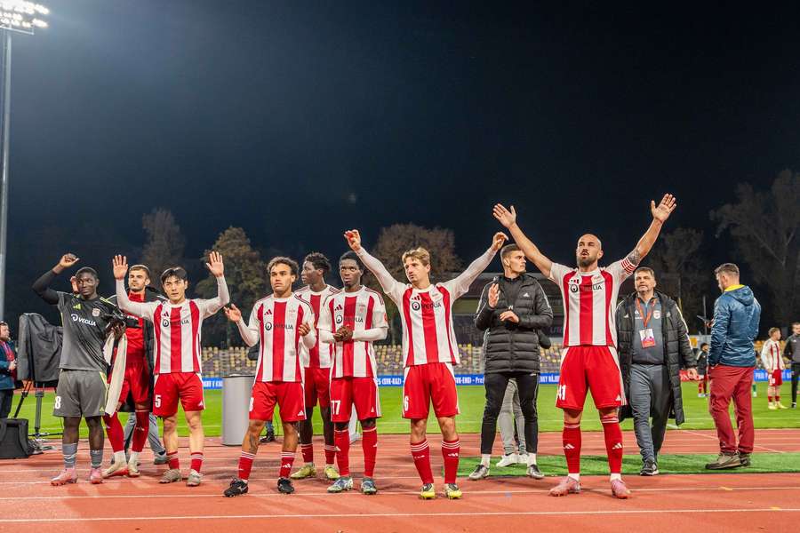 Dukla opäť vyhrala. Dukla opäť vyhrala.