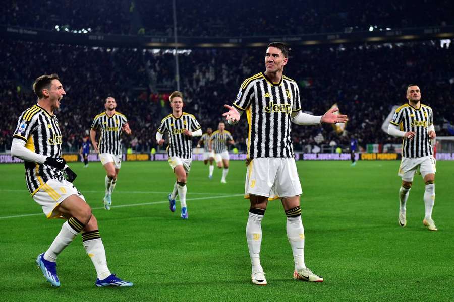 Juventus staat twee punten achter op Inter