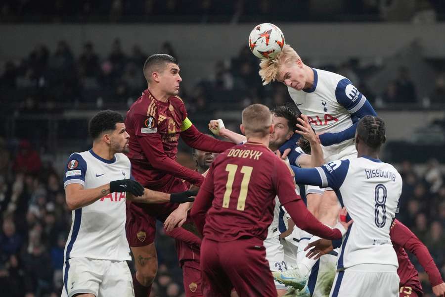 Tottenham e Roma fizeram grande jogo em Londres pela Liga Europa