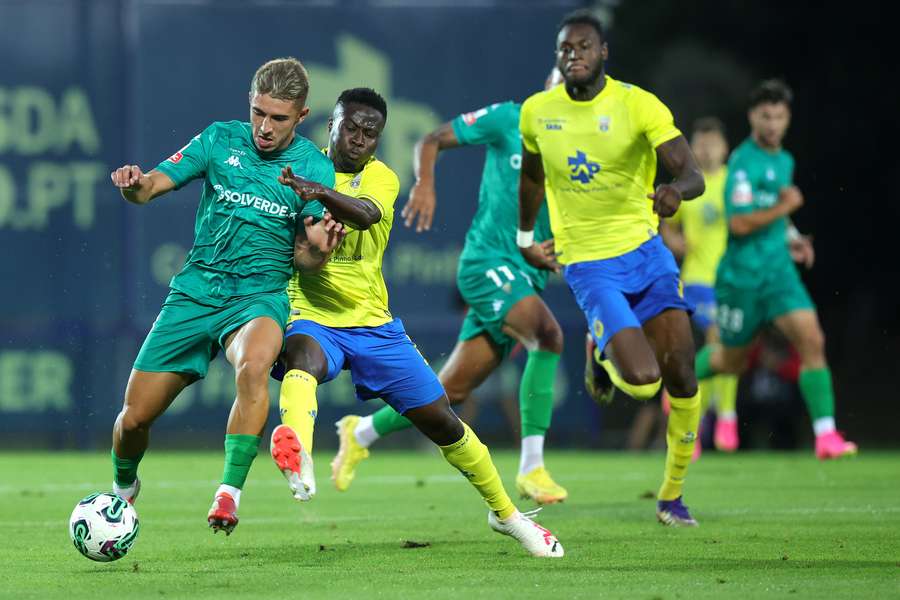 Sylla chegou a Arouca na época passada
