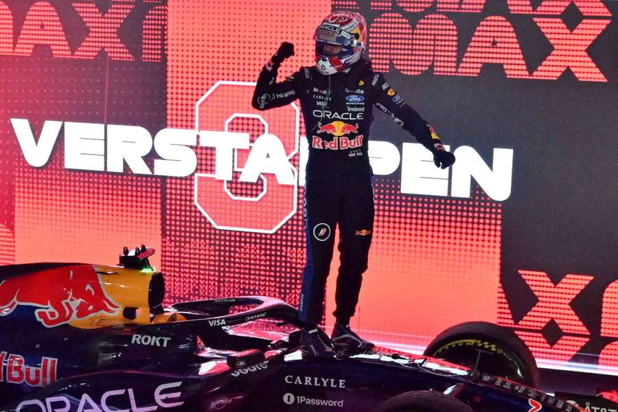 Verstappen vyhrál poprvé závod F1 v Singapuru. Verstappen vyhrál poprvé závod F1 v Singapuru.