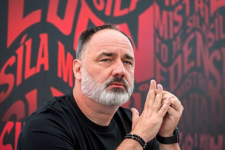 Jindřich Trpišovský na představení nových dresů Slavie.