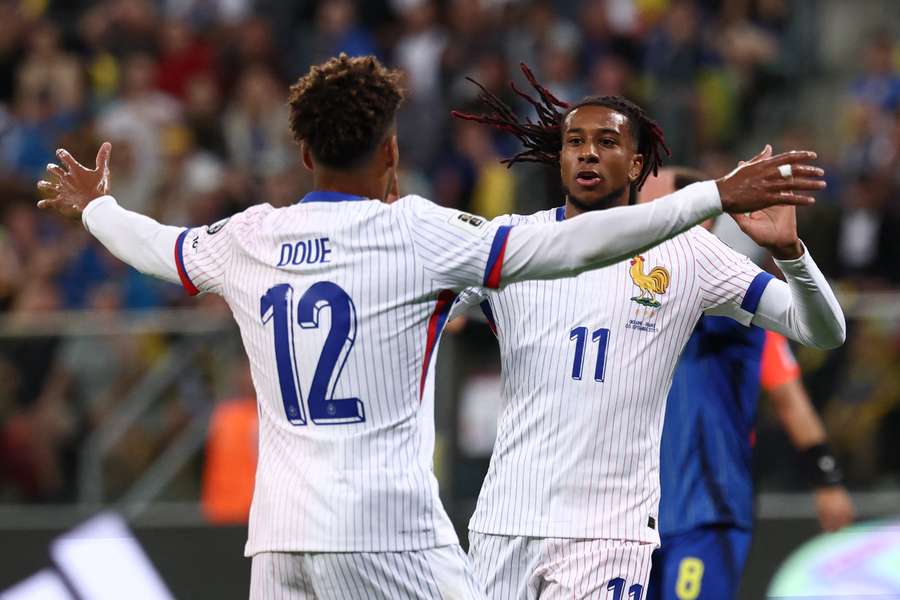 Olise (11) começou e terminou jogada do gol francês