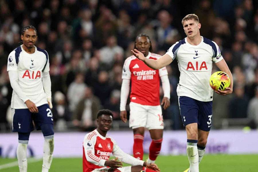 Frustrovaný Micky van de Ven Frustrovaný Micky van de Ven