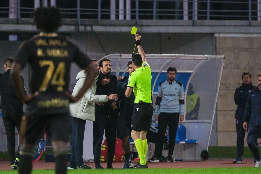 César Peixoto viu amarelo frente ao Casa Pia César Peixoto viu amarelo frente ao Casa Pia